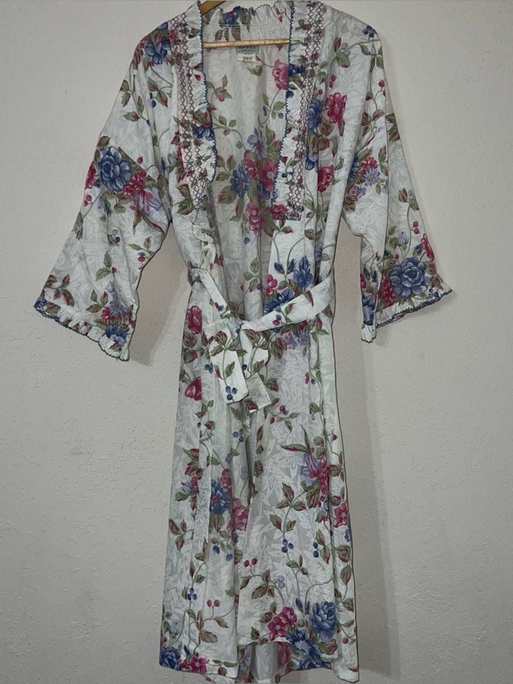 Appel Vintage Victorian Style White Floral Print Full Length Robe Size Large.
